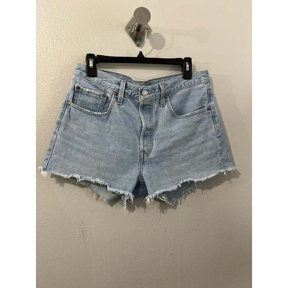 501 Levi’s Cut Off Denim Shorts Light Wash Size 30